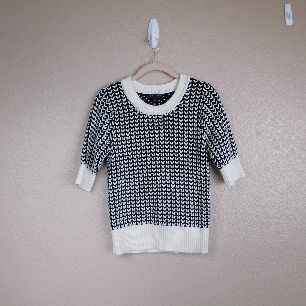 Banana Republic Black and Cream Print Sweater